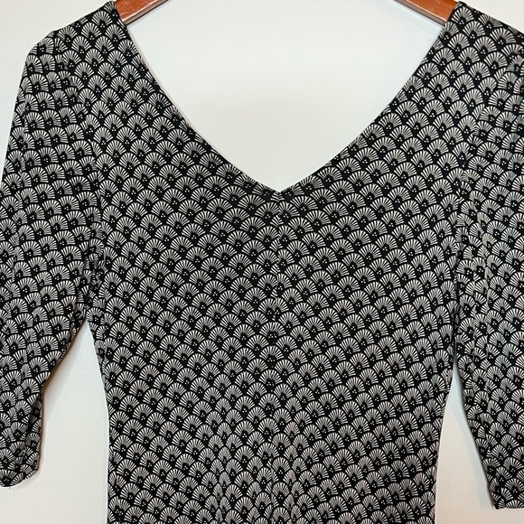 Tommy Bahama 100% Silk Fan / Shell Print V-Neck Dress Sz S - Picture 5 of 6